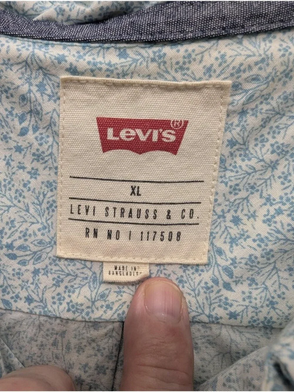 Levis Shirt Mens XL Blue Floral Print Short Sleeve Button Down Cotton Casual